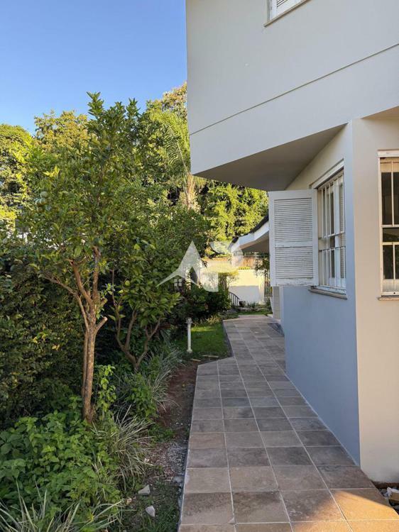 Acesso - Calçada - Frente | Quintal.