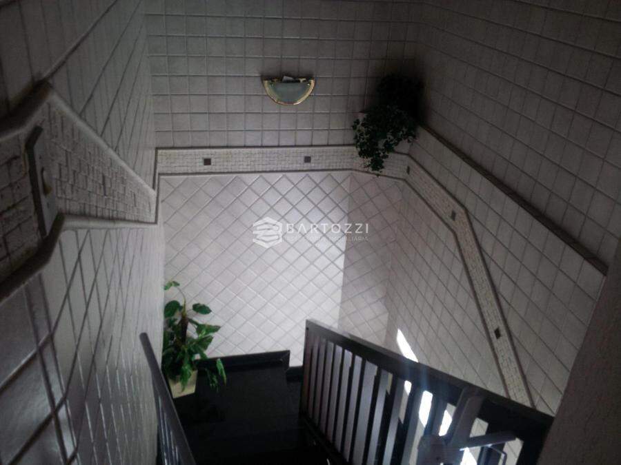 ESCADA PARA PISO SUPERIOR