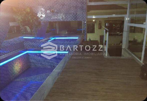 PISCINA COM TETO RETRáTIL