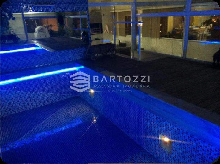 PISCINA COM TETO RETRáTIL