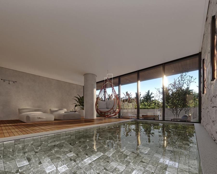 Piscina aquecida coberta