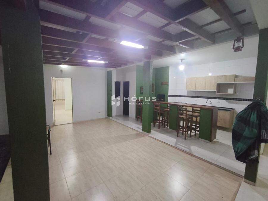 GARAGEM E COZINHA GOURMET COM CHURRASQUEIRA