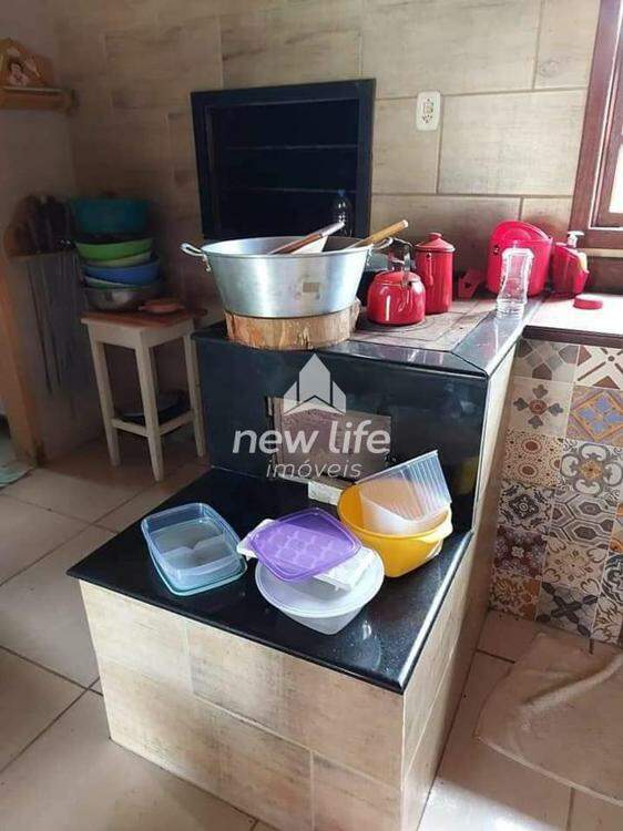 Churrasqueira e fogão campeiro da cozinha