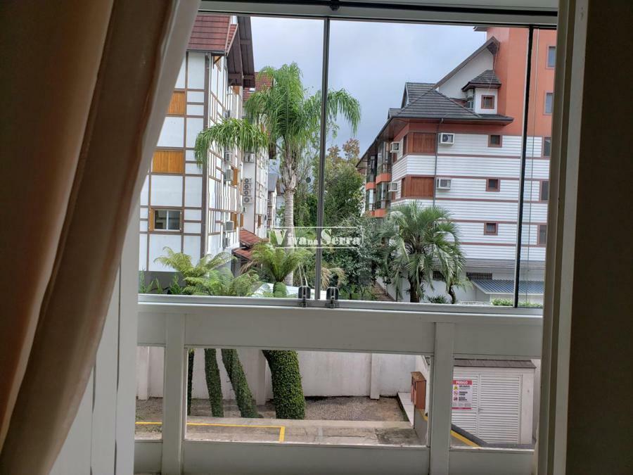 VISTA DE PRéDIOS QUE SEGUEM O MESMO ESTILO ARQUITETôNICO DA CIDADE