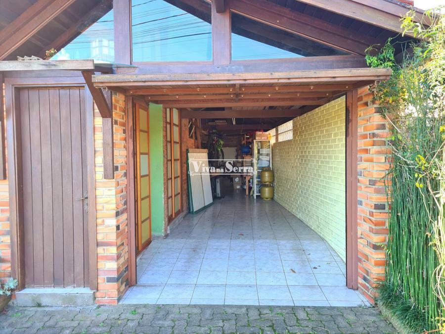 GARAGEM COM CHURRASQUEIRA