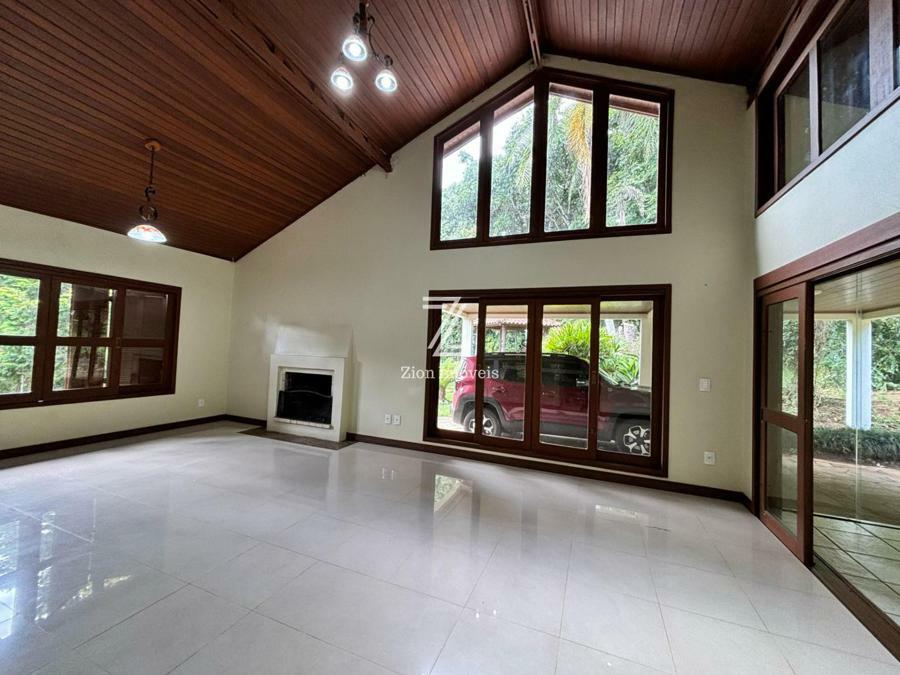 SALA DE ESTAR E JANTAR COM LAREIRA