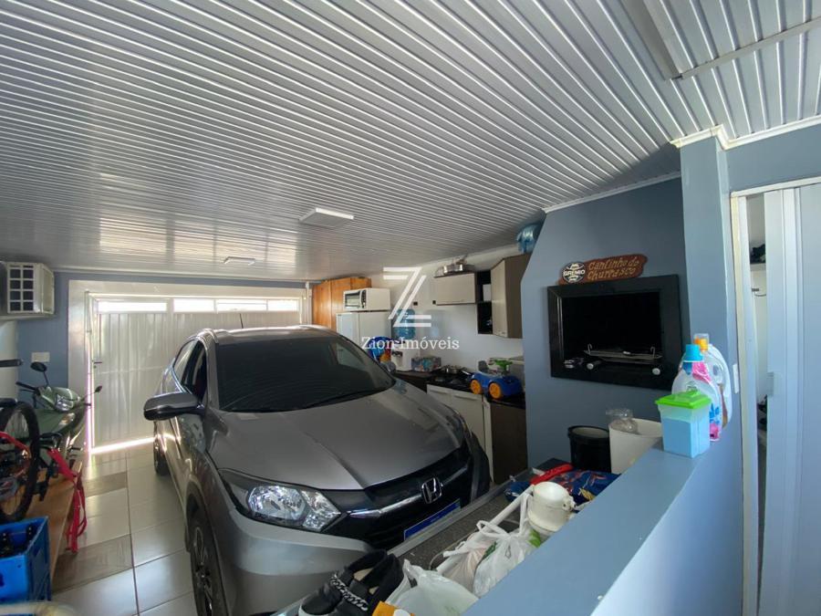 GARAGEM COM CHURRASQUEIRA