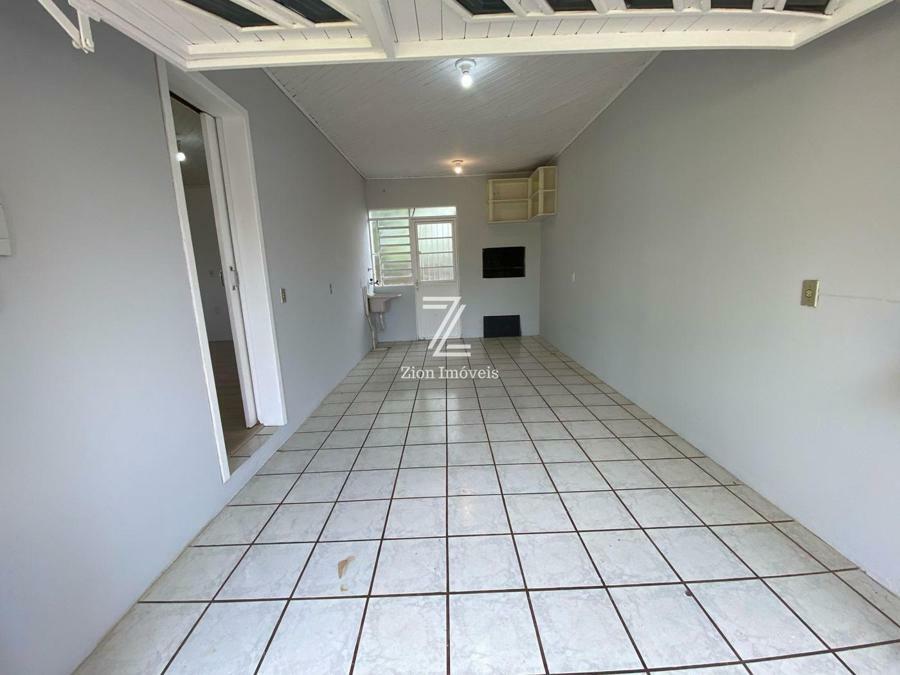 GARAGEM COM CHURRASQUEIRA