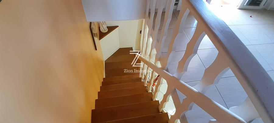 ESCADA PARA O ANDAR SUPERIOR